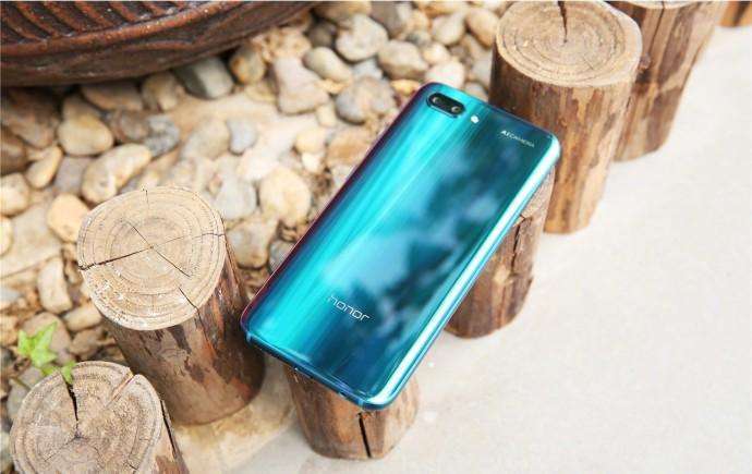 苹果新款拆机机器人,一小时拆200台!荣耀10发布!科技早讯