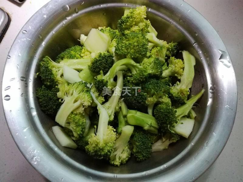 西兰花如何做好吃简单家常,西兰花怎么做才好吃家常做法