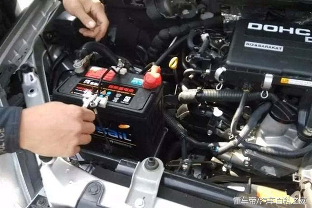 汽车电瓶断电正确操作方法,给汽车电瓶断电注意事项
