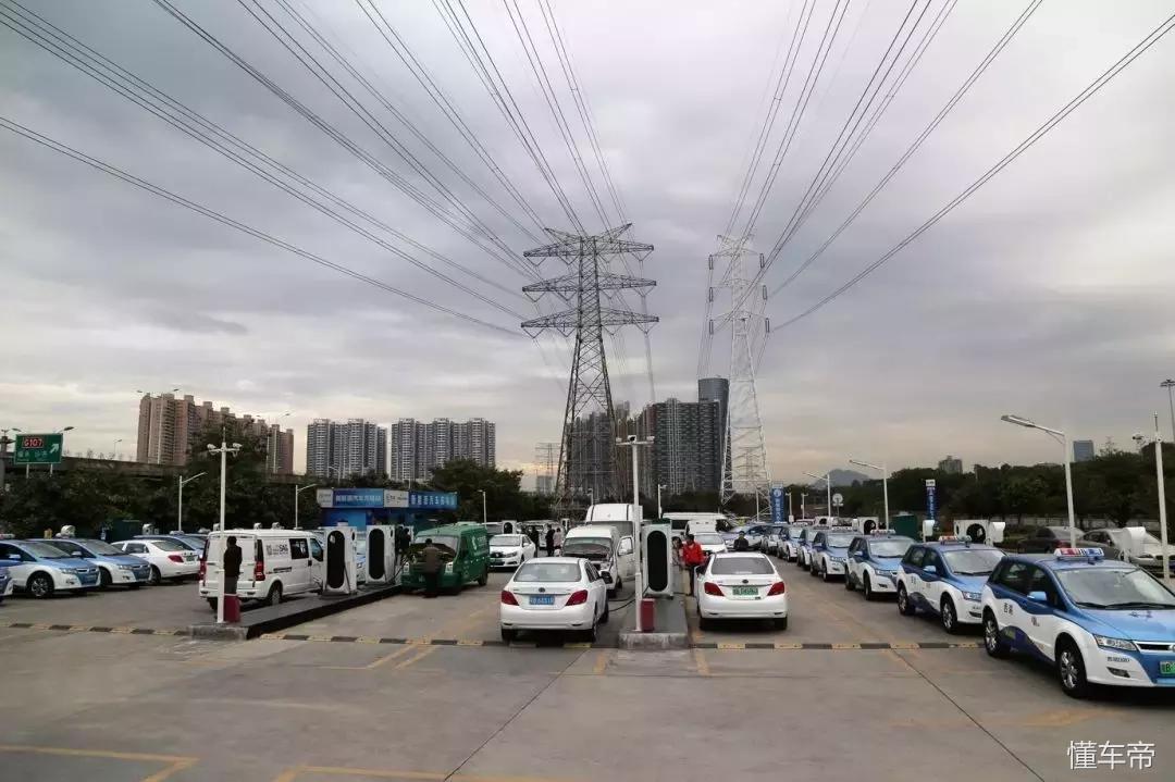 移动充电桩给电动车充电,打破传统电动车充电困扰