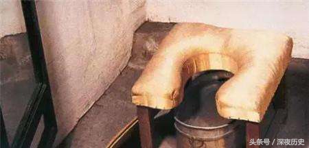 古代皇帝上厕所是茅坑吗,皇帝上厕所为什么不用纸