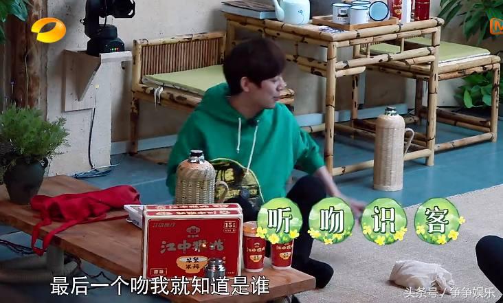 张杰用方言说话被何炅一秒认出,张杰参加节目全程说英语还被认出