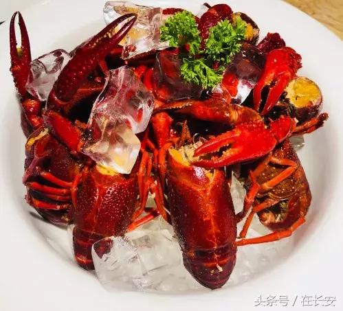 吃小龙虾一口一个好吃的,西安一生必吃的小龙虾