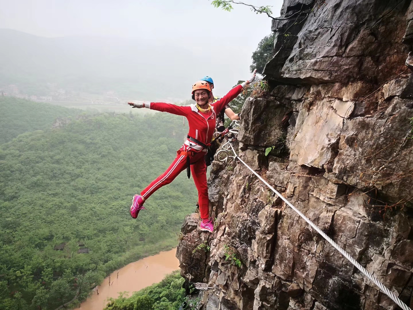 石牛寨悬崖飞拉达,南漳春秋寨滑索多少钱
