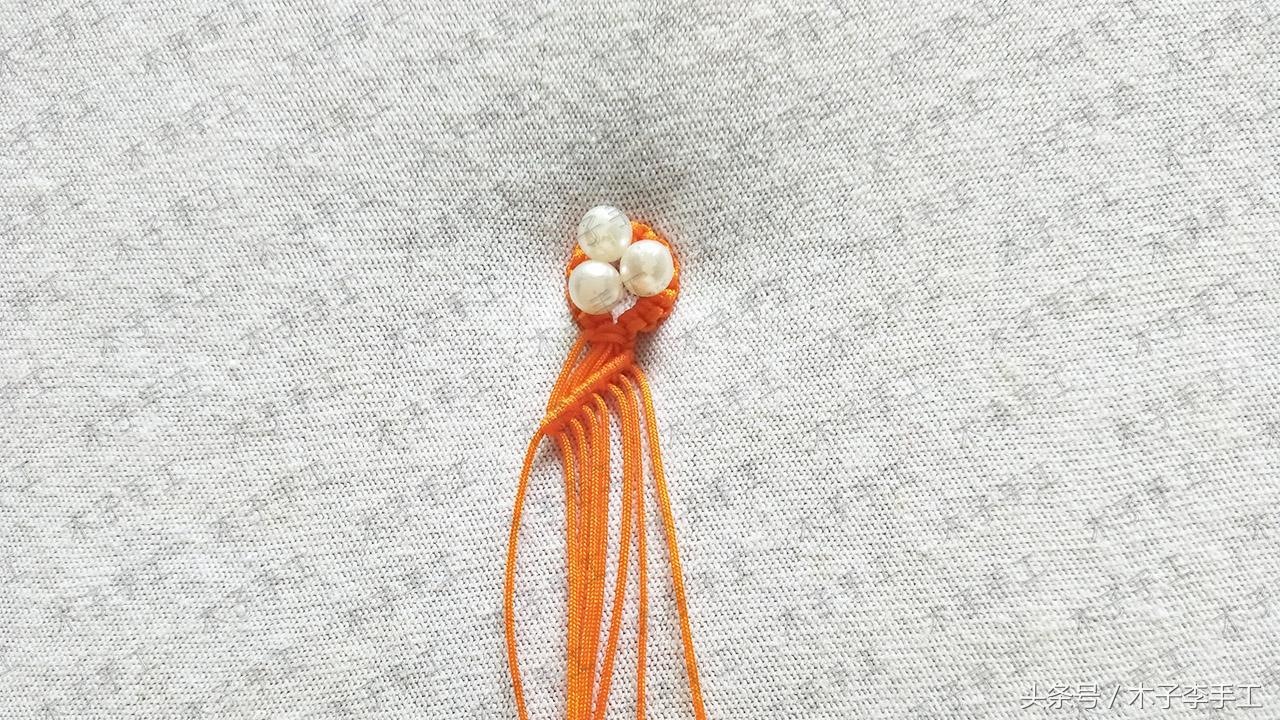 红绳编手链教程简单好看,用一根细红绳编简单手链