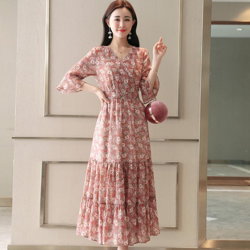 碎花连衣裙穿起来显胖有什么方法,骨架大肩宽胯宽秋天穿碎花裙效果