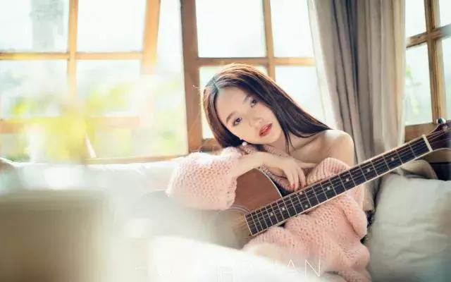 小学生初学吉他买什么吉他好,女生吉他初学者适合什么曲目