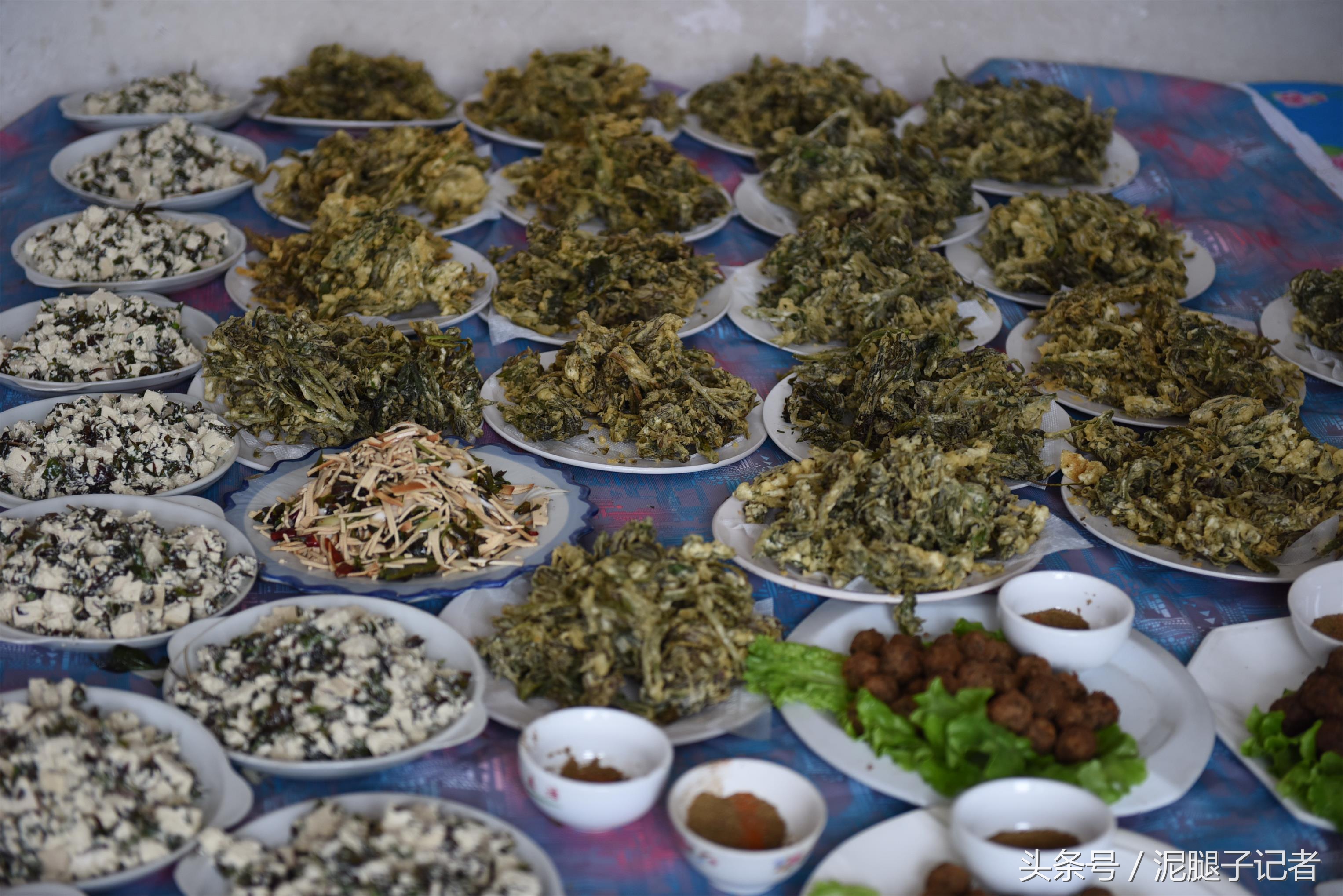 这位农村大哥真能整，用香椿做了一桌子菜，不重样