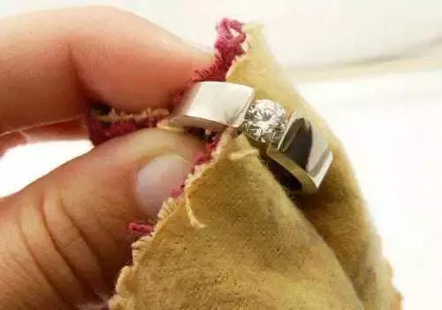 谈珠说宝｜正准备求婚的你，这里有一份钻戒购买攻略请收下