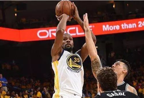 马努吉诺比利苏群,苏群评价马努