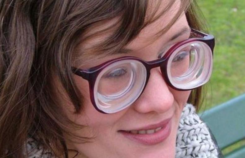 眼镜太厚装不进去了怎么办,眼镜太厚会怎么样