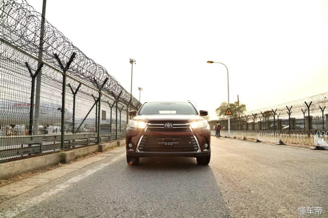 2021款广汽丰田汉兰达增配不加价,2022款汉兰达2.5双擎提车加价