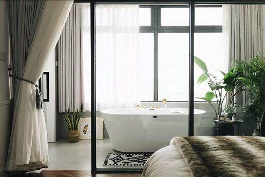 独立浴缸怎么装好看,浴室里面装上浴缸怎样搭配好看