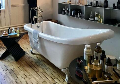 独立浴缸怎么装好看,浴室里面装上浴缸怎样搭配好看