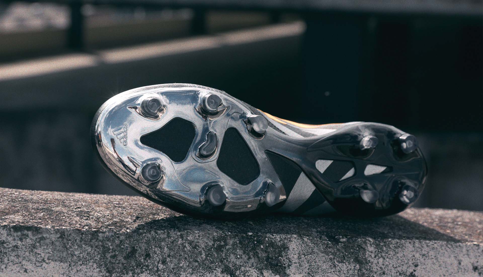 阿迪达斯雨靴测评,阿迪达斯足球鞋glitch