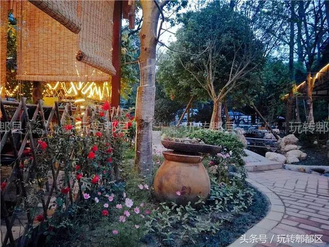 又一家高颜值花园音乐烤吧入驻郫都，趁五一快去痛快的搓一顿吧！