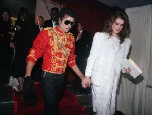 10岁全裸上镜《花花公子》，她的美貌被好莱坞誉为世界第八大奇迹