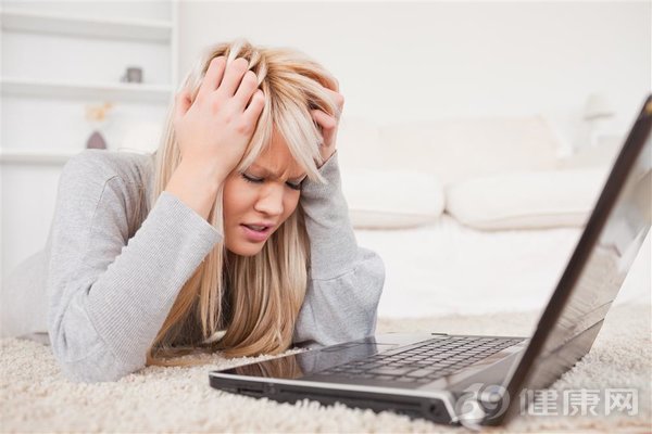 月经提前十天有褐色分泌物,突然提前十天来月经正常吗