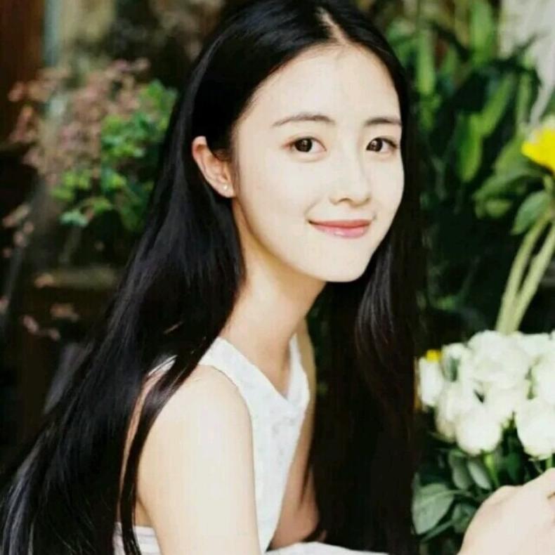 为什么别人的妆容那么有质感,现在的女生妆容精致的不得了