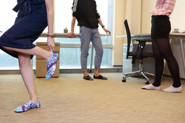 弹力鞋测评,超轻透气弹力鞋