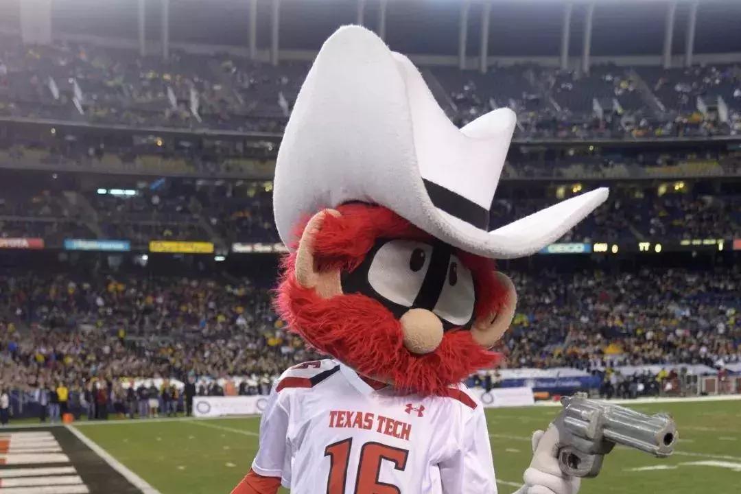 蒙面骑马骑士视频,蒙面骑士闯进将军宴会视频