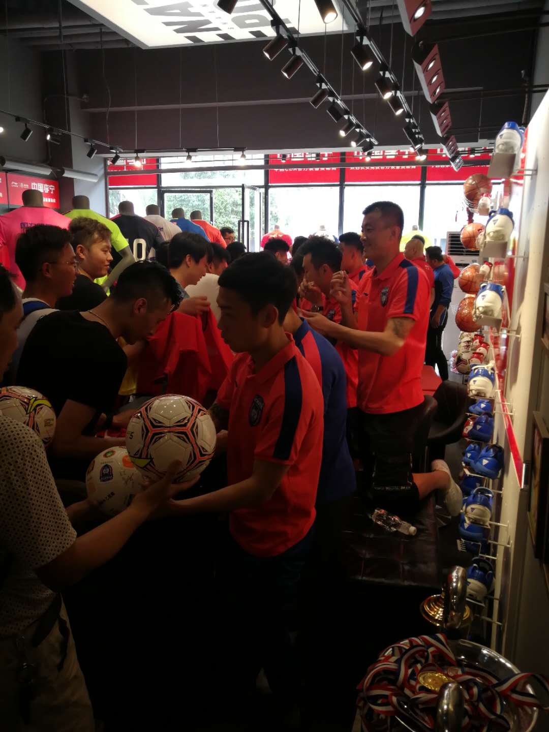 西北狼球迷助阵,西北狼发布会