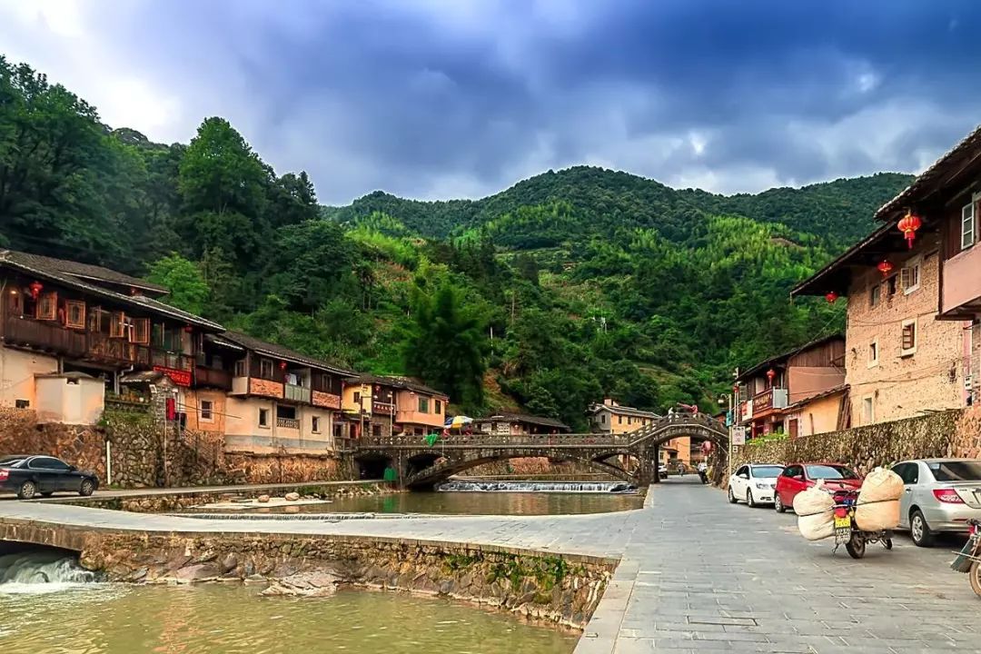 离厦门200公里的城市,离厦门十来分钟的小城