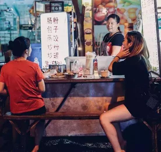 一碗螺蛳粉爱上一座城,一碗螺蛳粉只吃一半