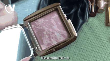 戚薇的双眼皮是埋线还是割的,戚薇割的双眼皮什么形状