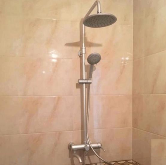 冲凉的花洒水越来越小是哪里堵了,花洒混水阀堵了更换还是找人修