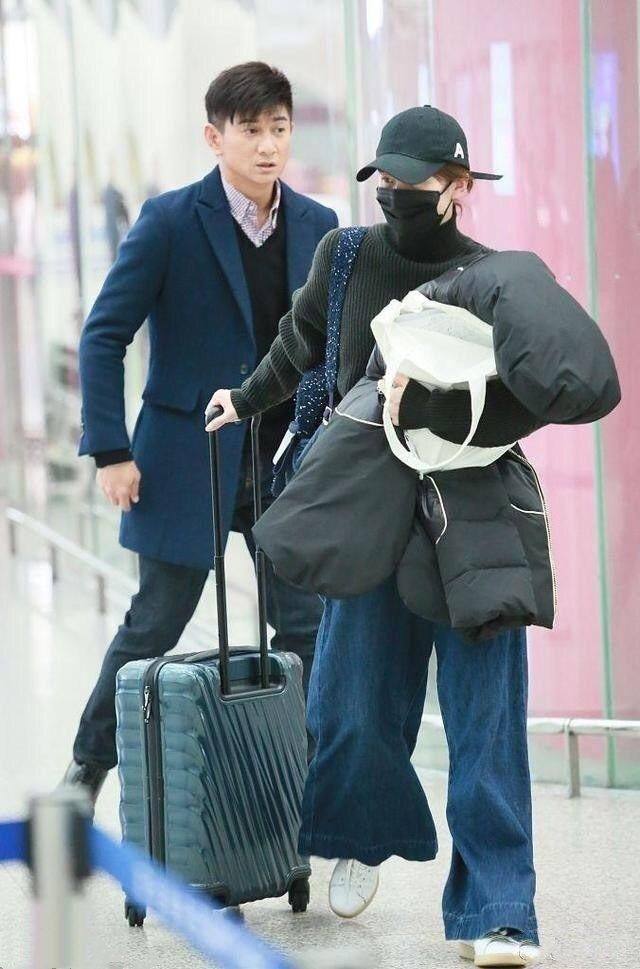 刘诗诗穿搭日常私服集合,刘诗诗穿小黄花连体裙