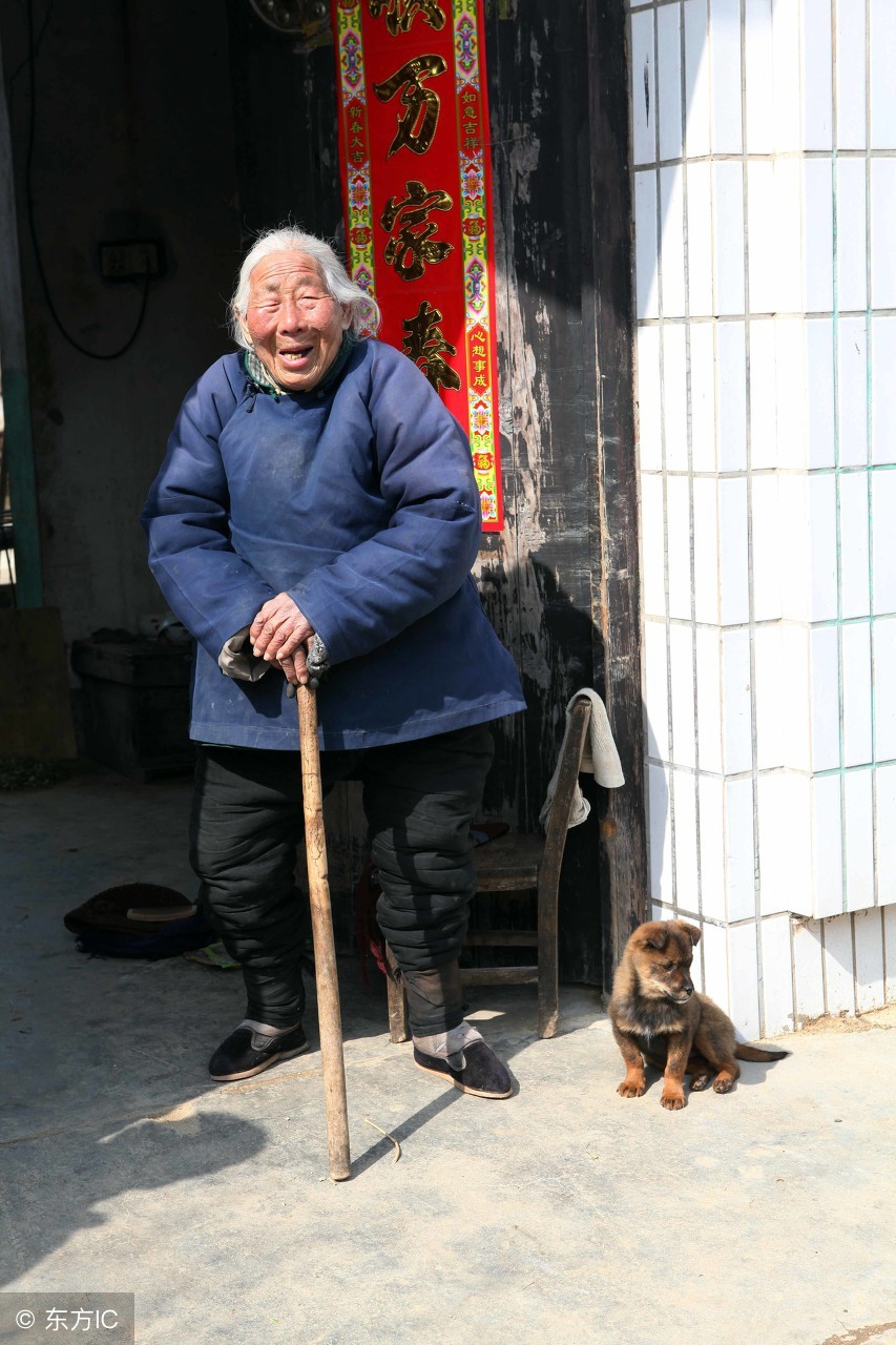 面对女人裹小脚的旧社会陋习,这样教育孩子才能正能量满满