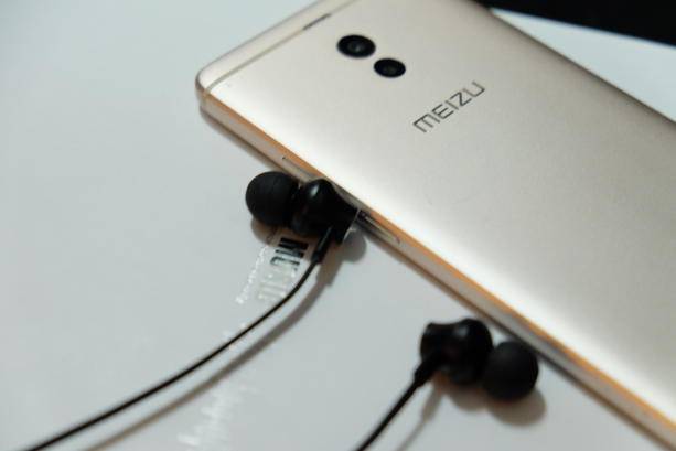 z1运动蓝牙耳机,z1蓝牙耳机跟f1哪个好