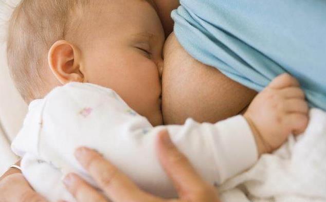 宝宝总爱咬乳头,你是怎么“对付”他的?4个方法轻松搞定!