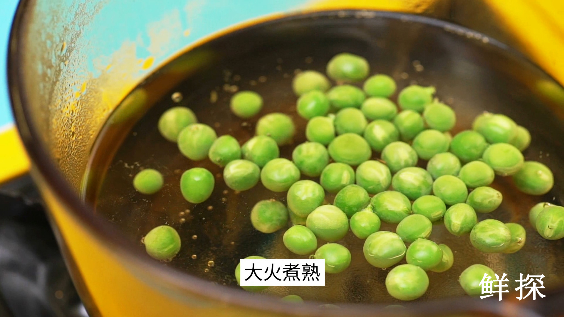 菠萝虾炒饭,菠萝炒饭酸甜爽口特开胃