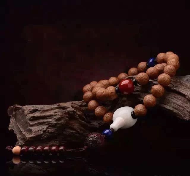 什么是凤眼菩提短桩,什么是凤眼菩提漏眼