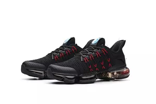 这还是老村炮安踏吗?全新太空鞋潮炸了,半个欧美朋友圈都在跪舔