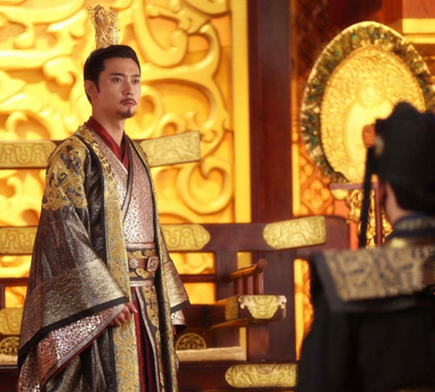 此人生下来天生异相，相士都说：此乃龙颜，多年后他真的当了皇帝