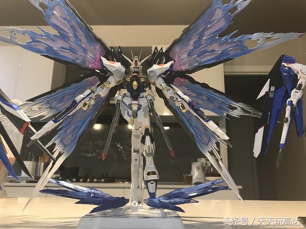 鍐ョ晫涓夊法澶寸孩椋為緳,鍘熻壊鐗堝啣鐣屼笁宸ㄥご