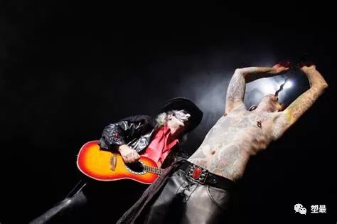 我看了场大尺度畸形人体秀，从此再也没睡过安稳觉！