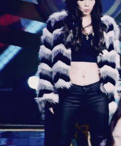 金泰妍露腹肌,金泰妍露腹