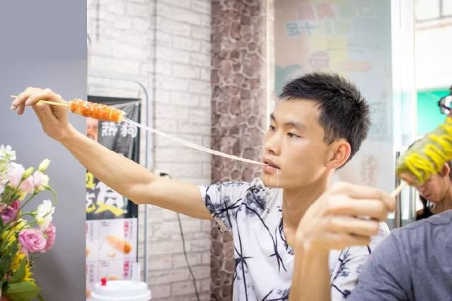 正宗的拉丝芝士热狗,韩国人芝士拉丝热狗