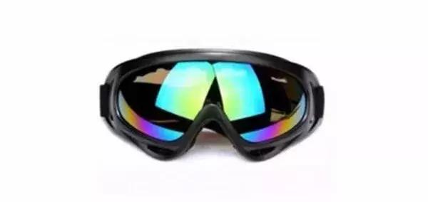 如何选择适合自己的滑雪装备,滑雪要带什么装备