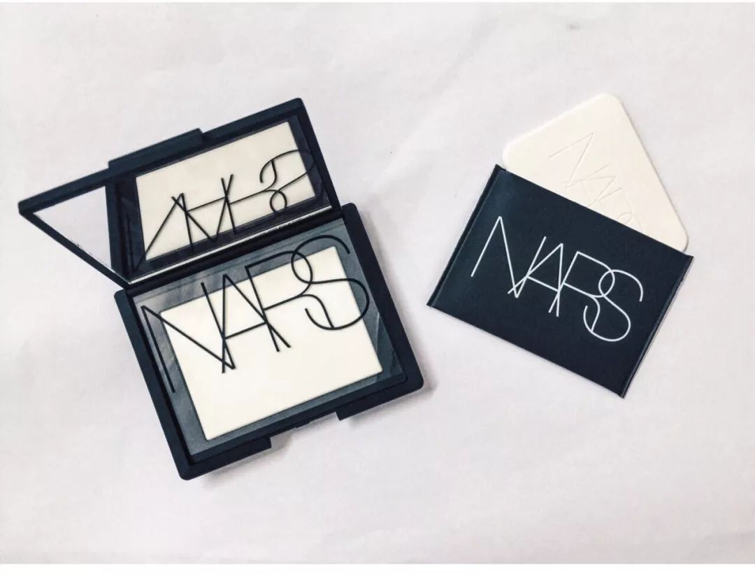 不脱妆不暗沉的粉饼,24小时不脱妆不卡粉的粉饼