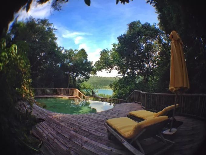 衣冠不整恕不招待厨师,衣冠不整不让进的饭店