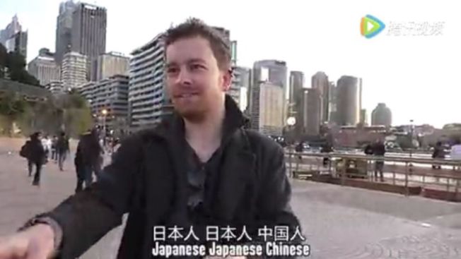 90后中国姑娘，在澳洲街美哭外媒