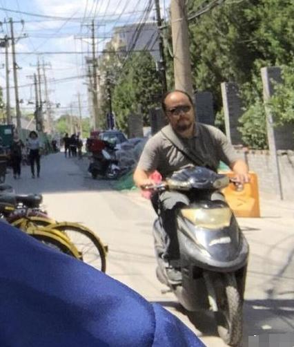 平凡之路朴树完整版窦唯,平凡之路朴树街头演唱