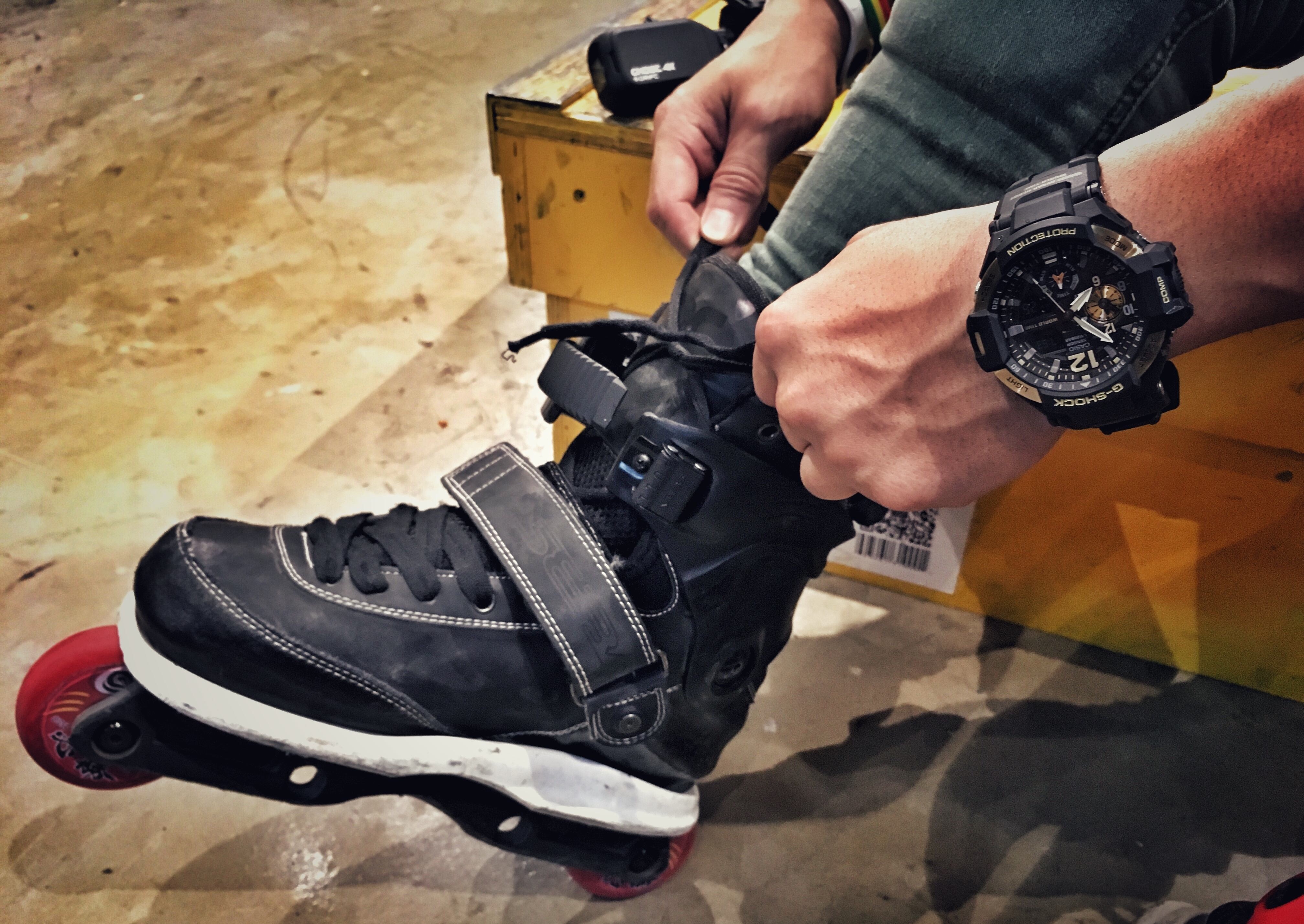 一分钟教你学会如何挑选轮滑鞋,轮滑学技巧应该用什么样的鞋