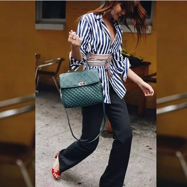 格纹元素撑起时尚,细格纹配条纹