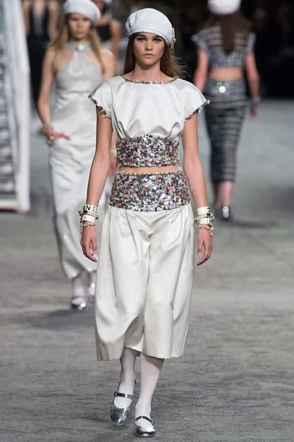 香奈儿巴黎时装秀价值多少,香奈儿巴黎皇宫大瀑布时装秀